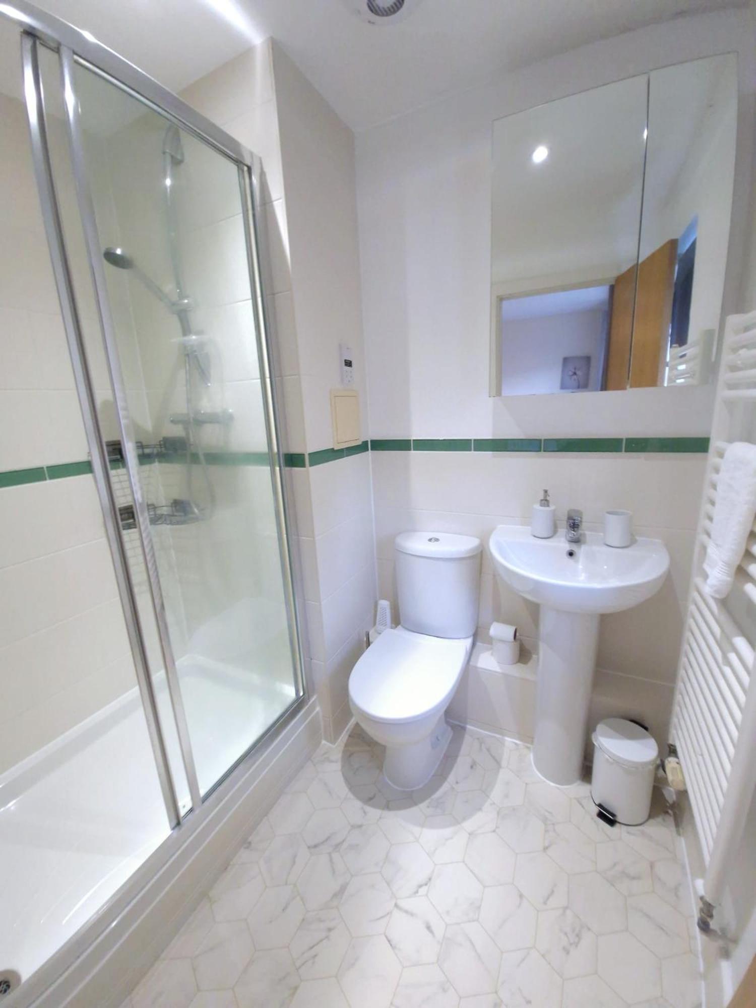 Sleeps9 Parking&Garage 17 Mins To Gatwick, 30 To London Villa Merstham Dış mekan fotoğraf